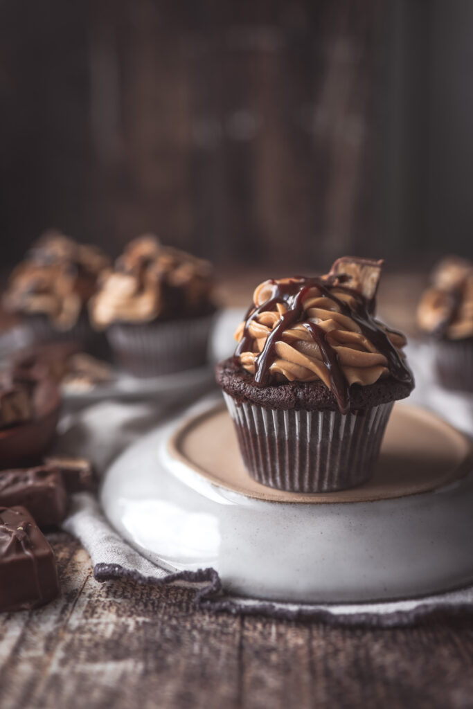 Snickers Cupcakes