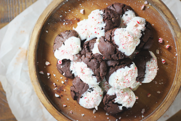 peppermint hot chocolate cookies