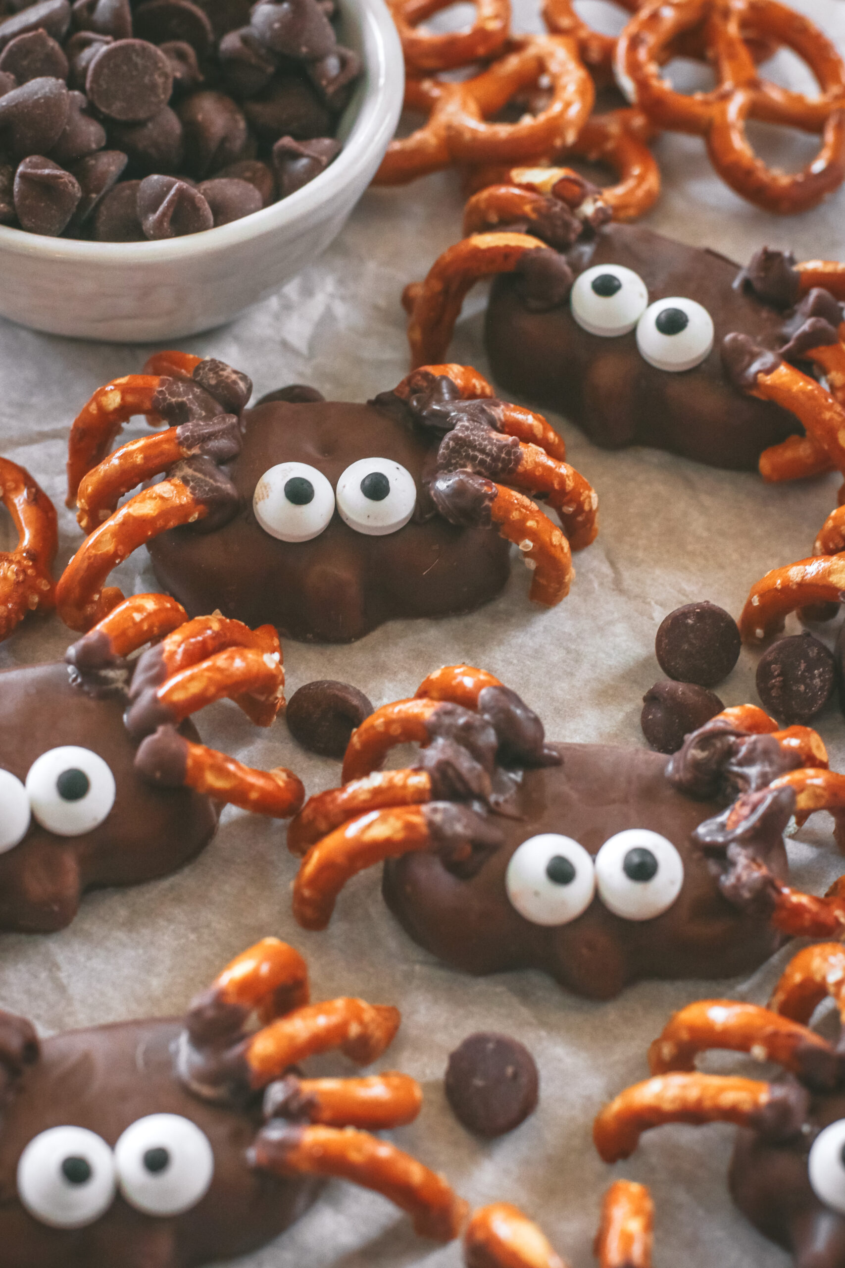 Make these cute and spooky Reese’s Peanut Butter Cup Spiders for Halloween! An easy no-bake recipe with candy eyes, pretzels, and peanut butter cups—perfect for parties or kids’ treats