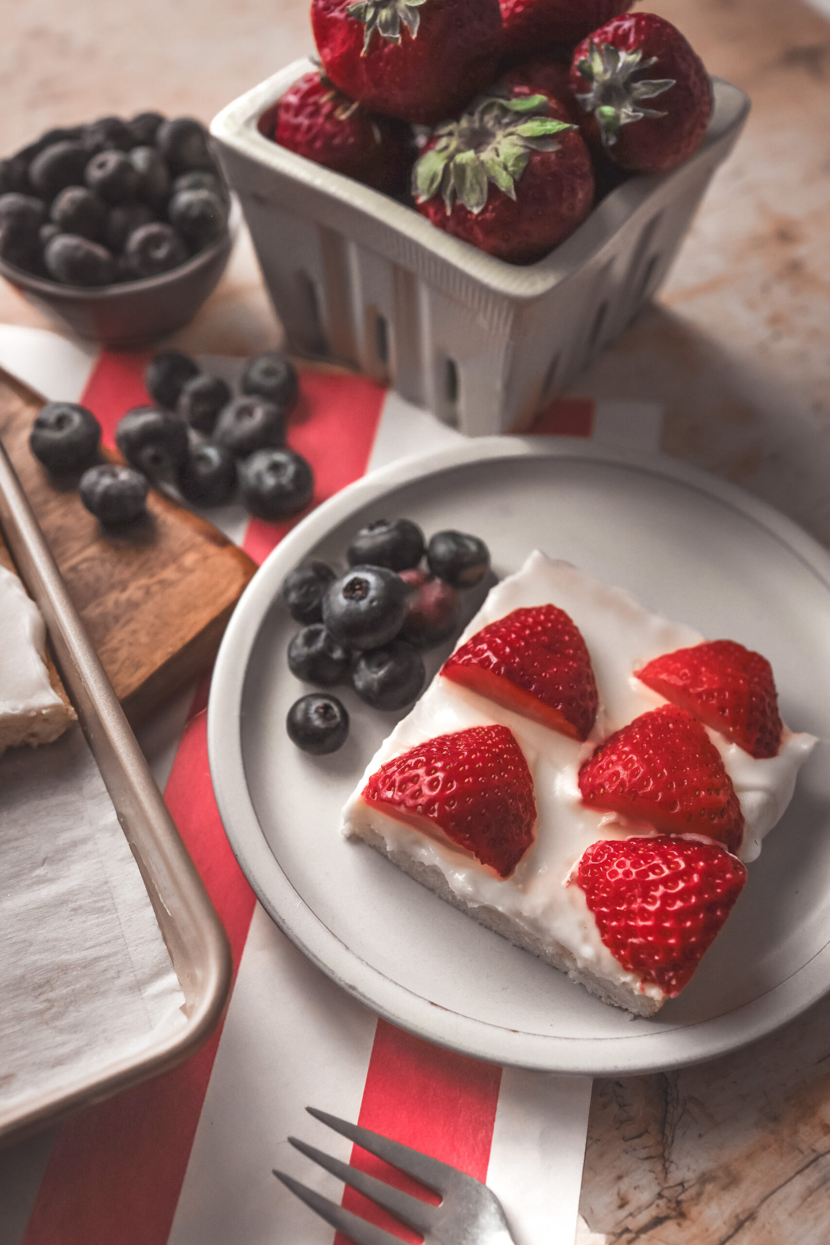 Fruit pizza with cream cheese frosting